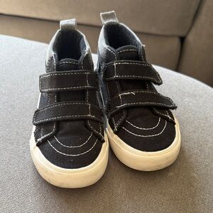 Old Navy Velcro Sneakers sz 8